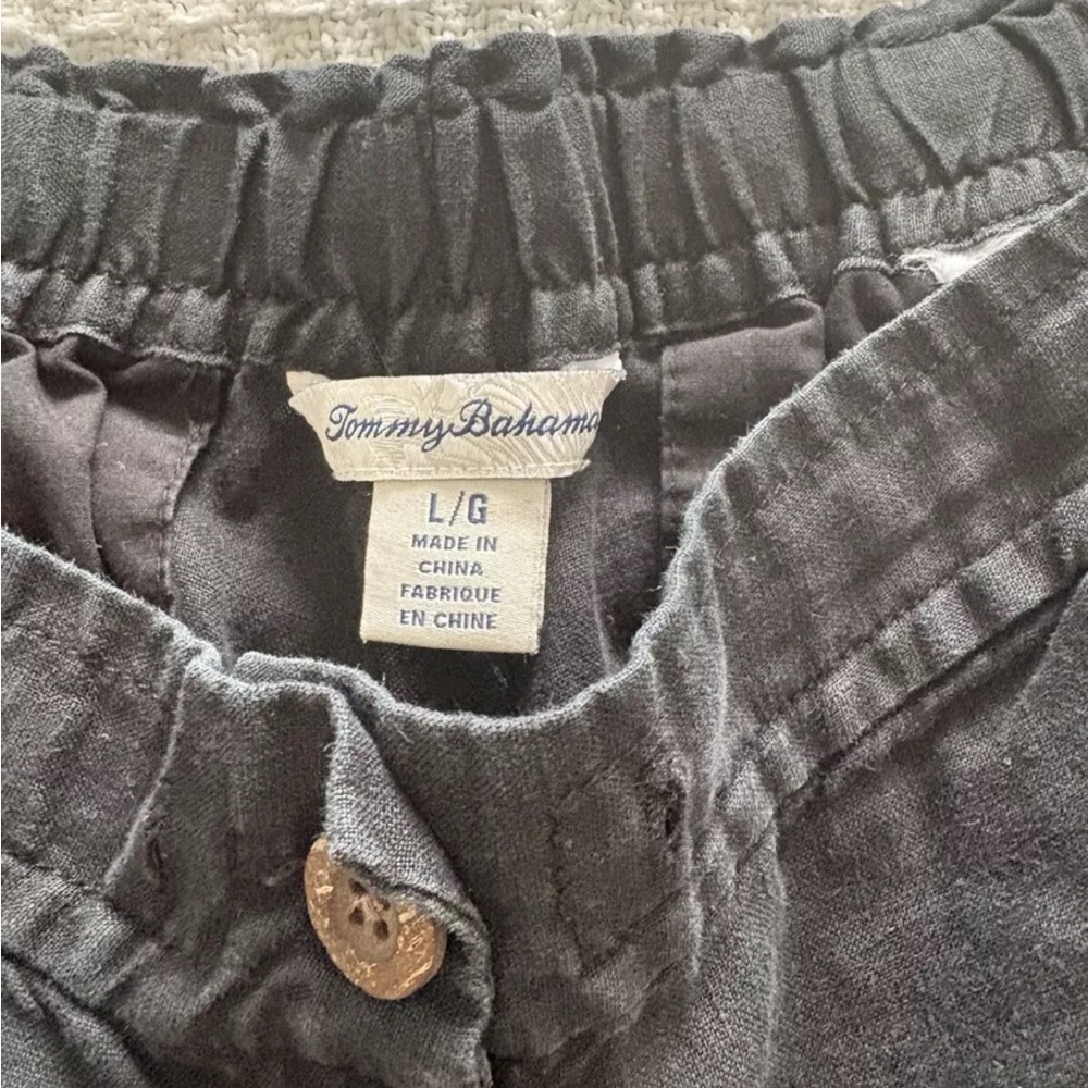 Tommy Bahama women’s Black linen shorts